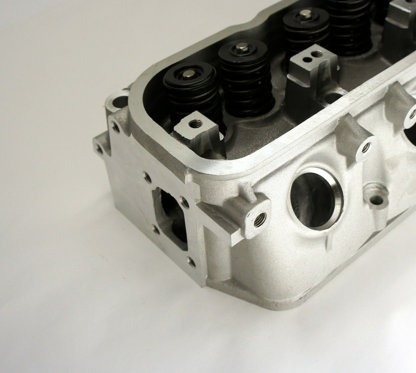 TOYOTA 11101-76075-71 4Y ENGINE FORKLIFT PROPANE OR GAS NEW CYLINDER HEAD LPG