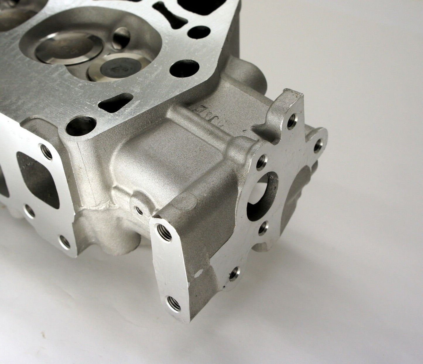 TOYOTA 11101-76075-71 4Y ENGINE FORKLIFT PROPANE OR GAS NEW CYLINDER HEAD LPG