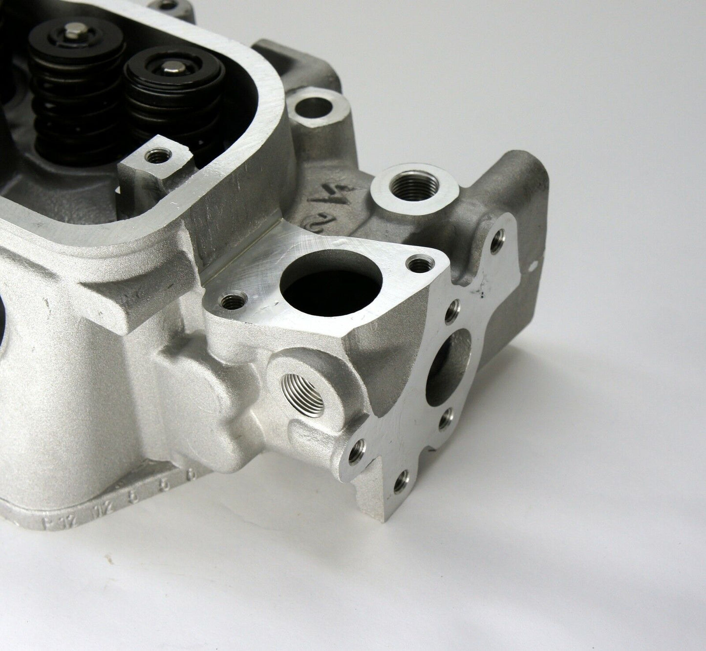 TOYOTA 11101-76075-71 4Y ENGINE FORKLIFT PROPANE OR GAS NEW CYLINDER HEAD LPG